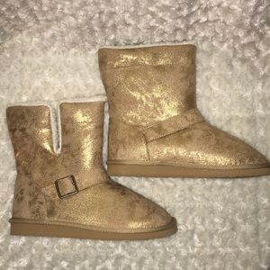 Faded Glory Tan with Gold Fleece Boots Size 7.5